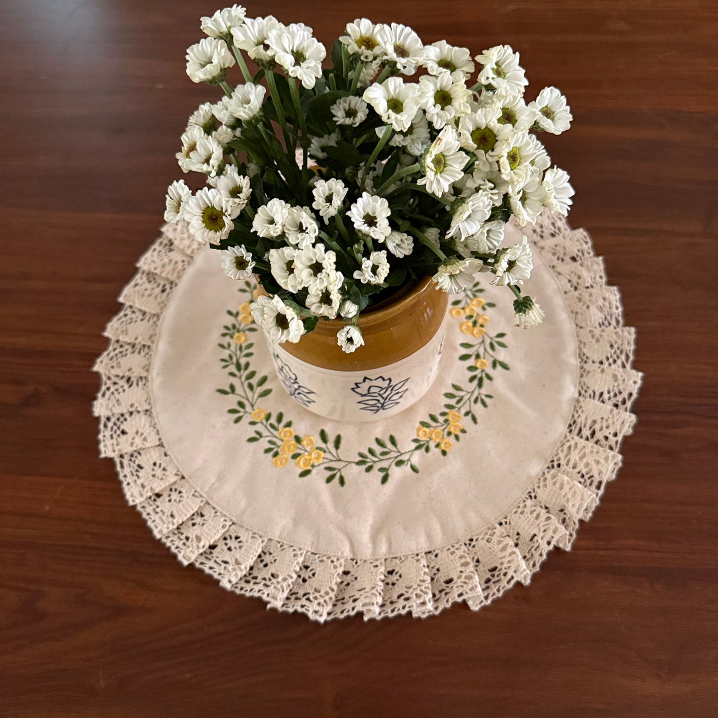 Centre Table Mat - Yellow garland