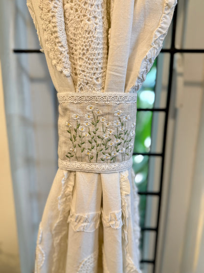 Curtain Tieback - Wild Daisies