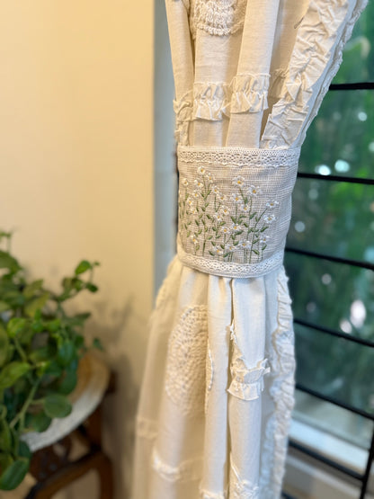 Curtain Tieback - Wild Daisies