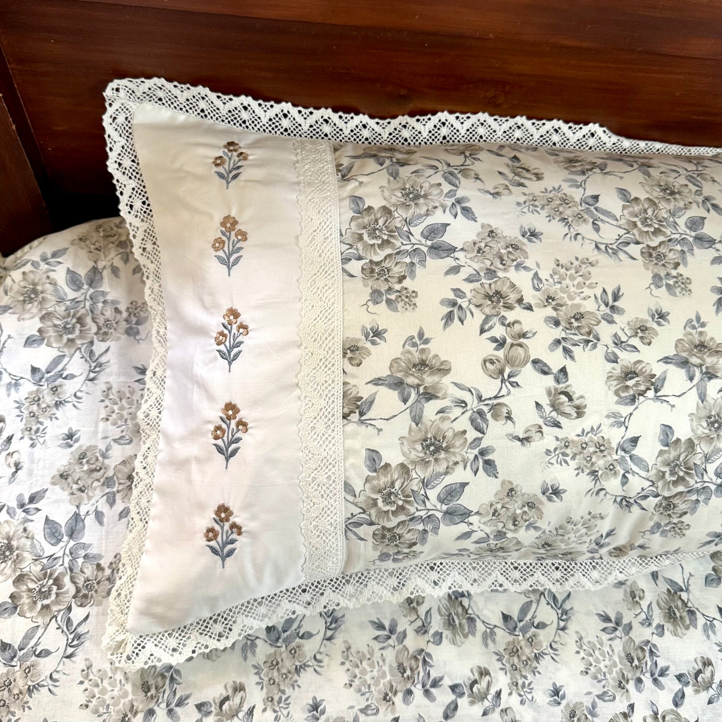 Bedsheet- Beige Flora ( Queen)