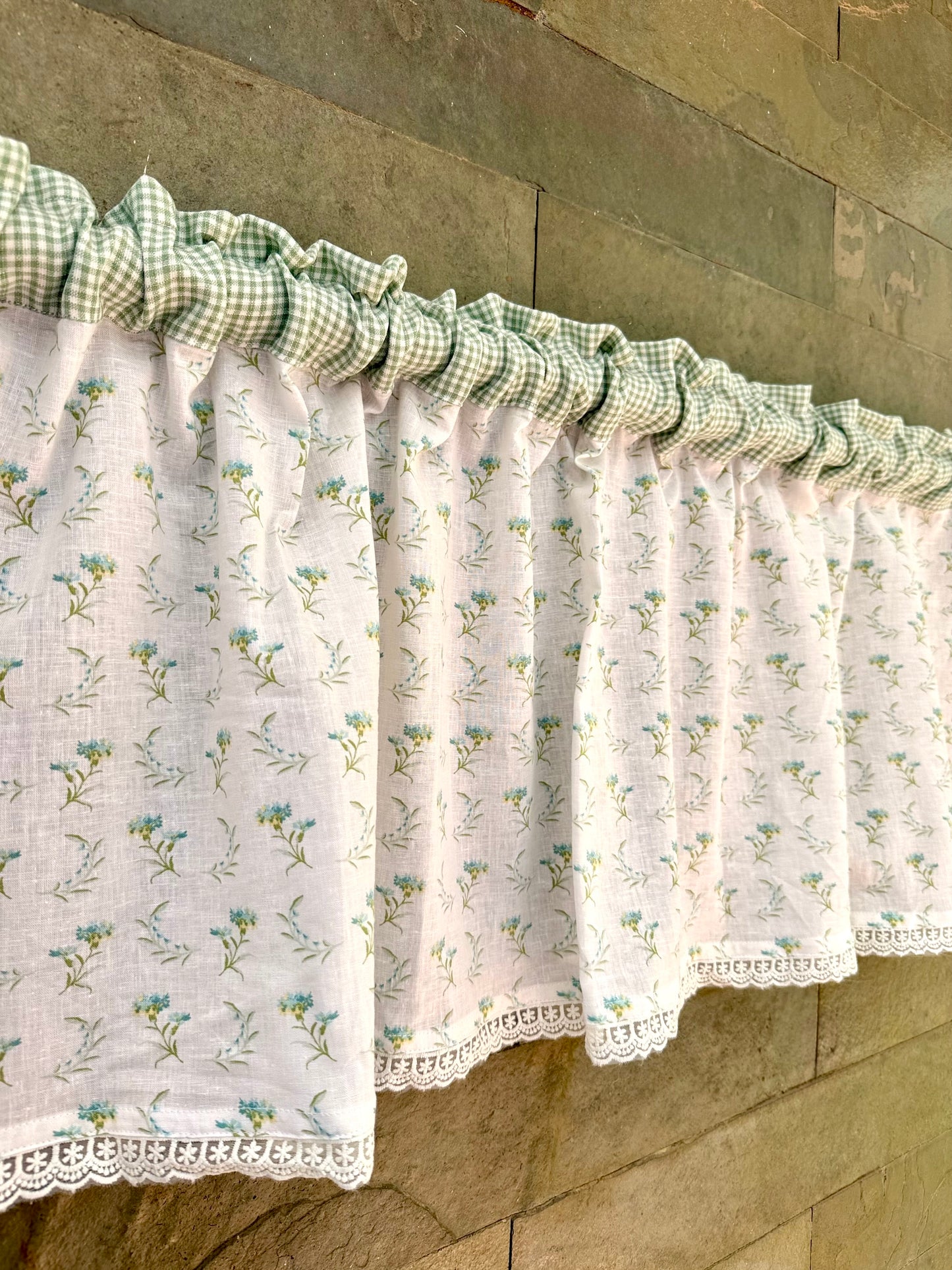 Kitchen Valance - Floral elegance