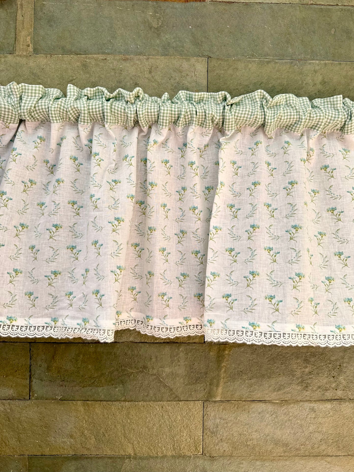 Kitchen Valance - Floral elegance