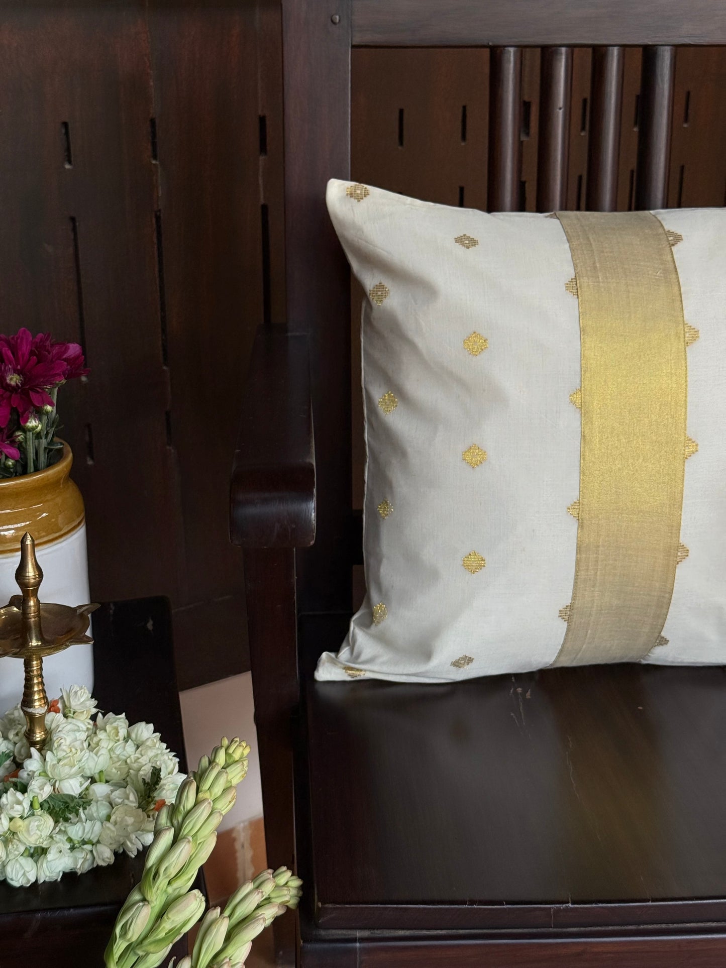 Cushion Cover - Mullapoo with Kasavu Kara