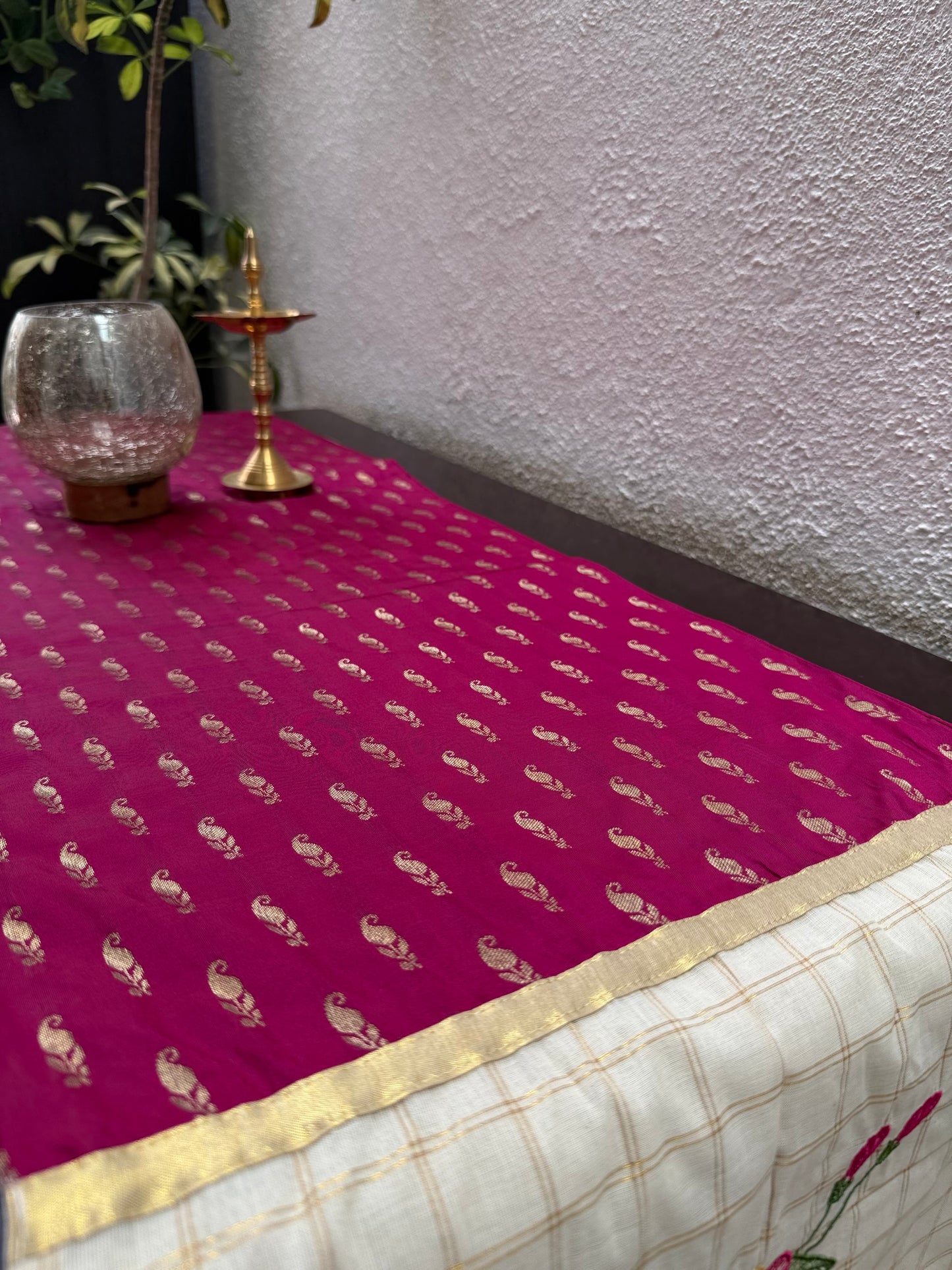 Runner -  Chemparathi On Rani Pink