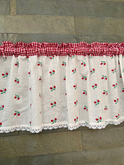 Kitchen Valance - Strawberry bunches
