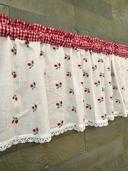 Kitchen Valance - Strawberry bunches