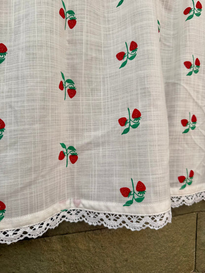 Kitchen Valance - Strawberry bunches
