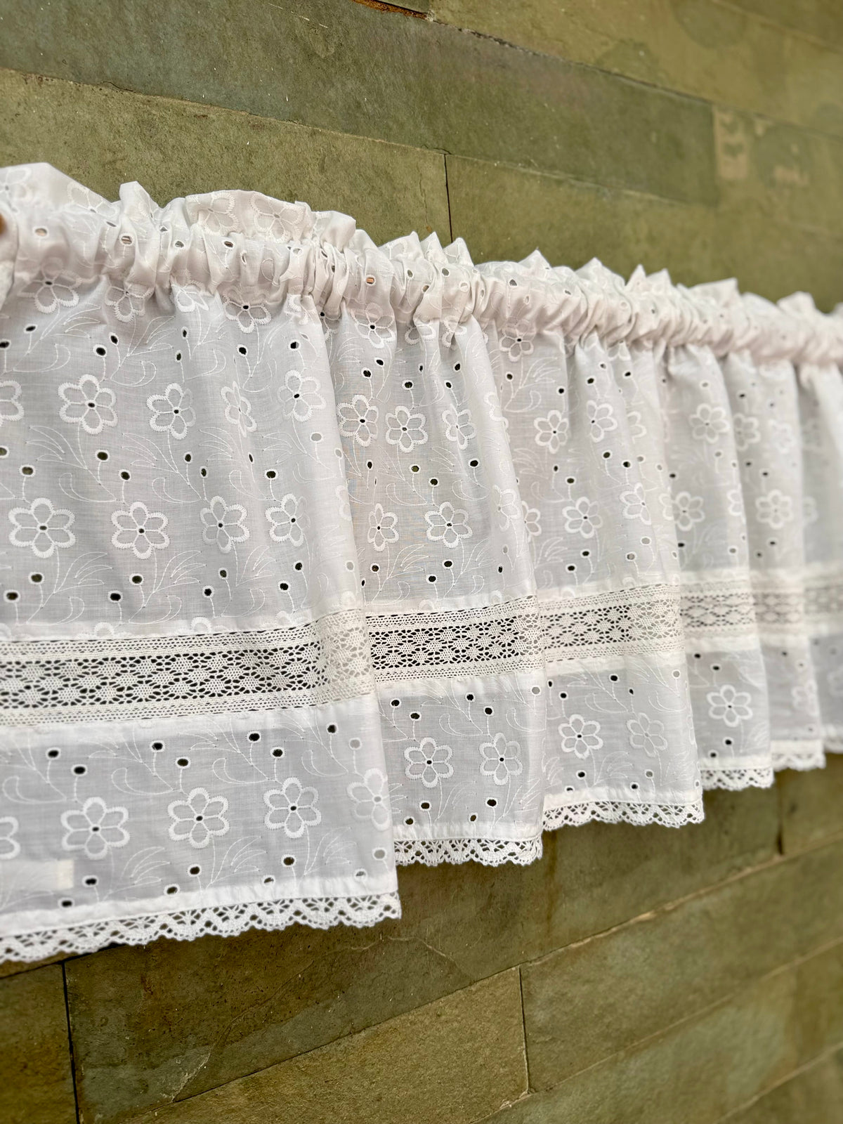 Kitchen Valance - Snow