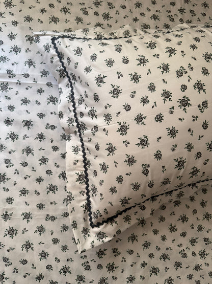 Bedsheet (Queen) - Tiny Flowers in Grey )