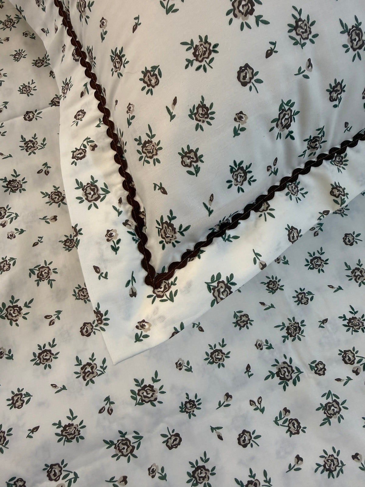 Bedsheet ( Queen ) - Tiny Flowers in Brown