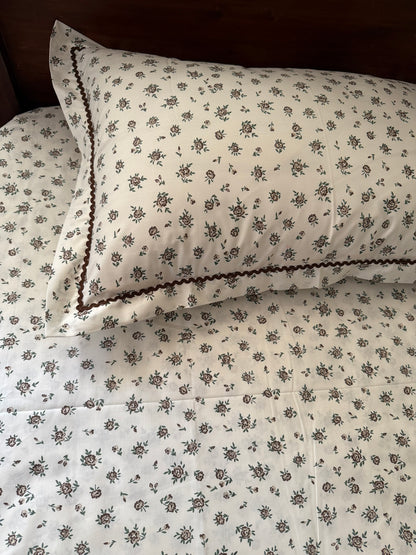 Bedsheet ( Queen ) - Tiny Flowers in Brown